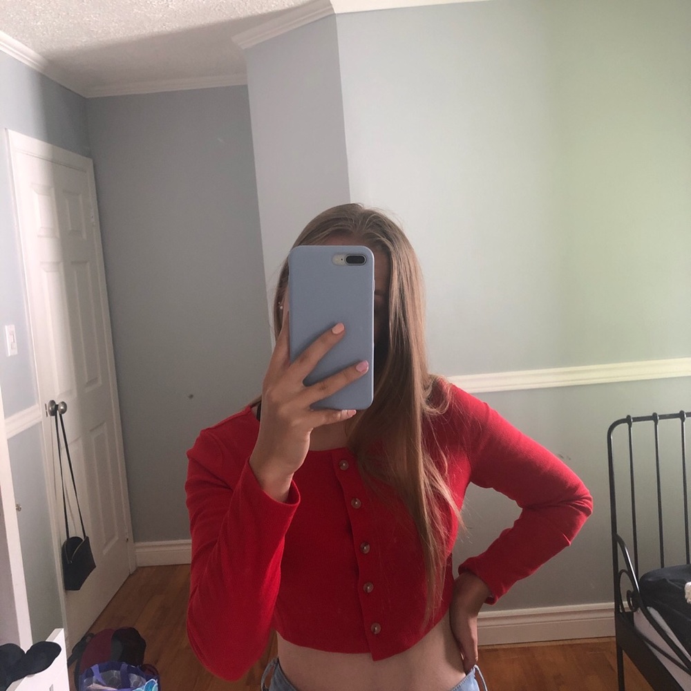 Simple red crop top ❤️